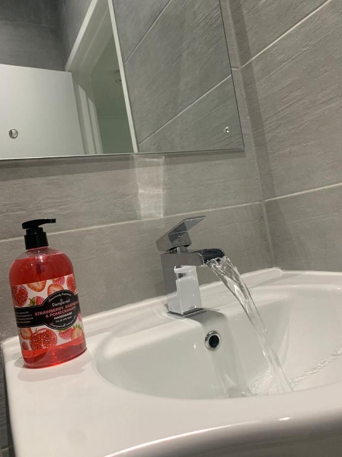 Ak Serviced Apartments - Exclusive Two-Bedroom Apartment Cardiff Kültér fotó